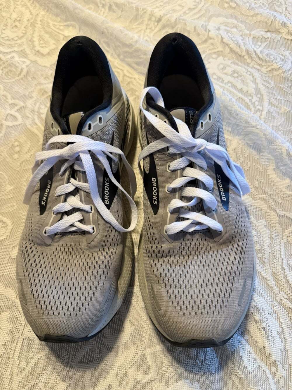 Brooks Adrenaline GTS 22 Womens 10.5 Med D Gray Black Running Shoes See Pics